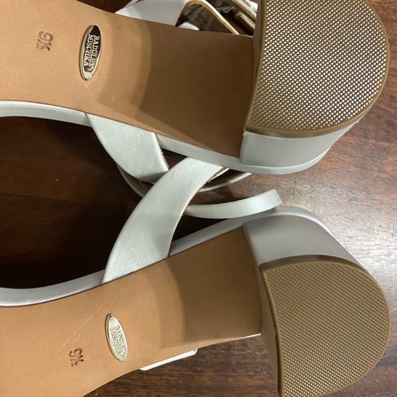 BADGLEY MISCHKA ivory heels! - Picture 3 of 4